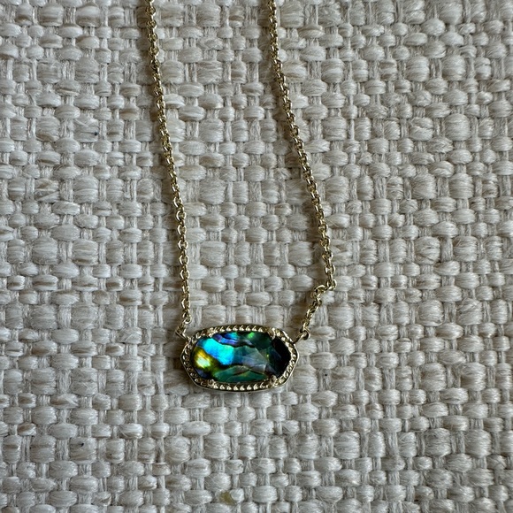 Kendra Scott Elisa Gold Pendant Necklace in Abalone Shell - Picture 3 of 5